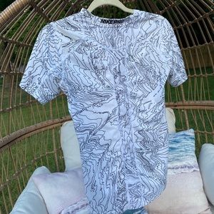 Nike pro workout top